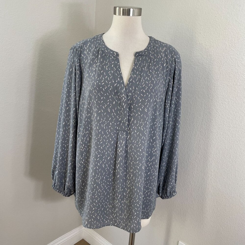 Tahari Woman Plus 2X Gray Long Sleeve Pullover Blouse Pleated Front V Neck Shirt